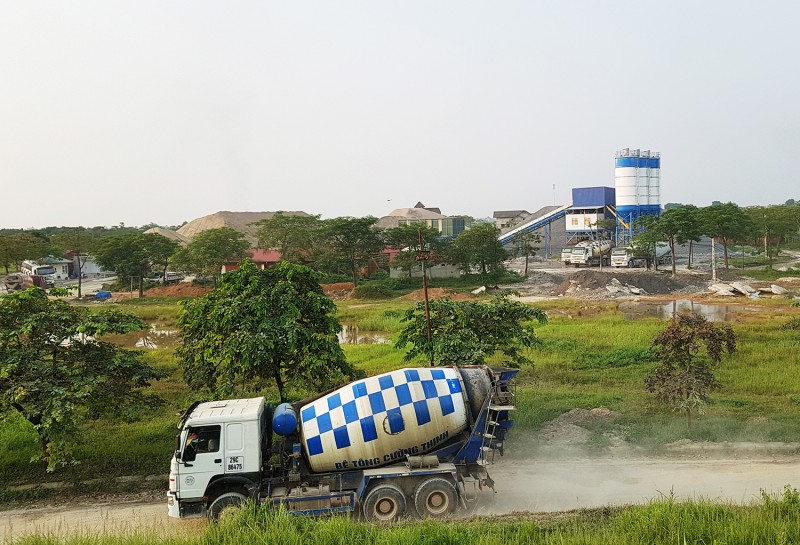 Trạm trộn bê tông không phép ở huyện Phúc Thọ: Vẫn hoạt động trên đất dự án