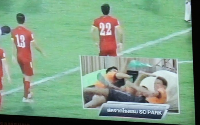 Cầu thủ Thái Lan vui sướng sau trận hòa giữa Việt Nam và Iraq