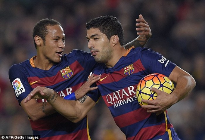 Luis Suarez lập hattrick, Barcelona ngược dòng hạ Eibar