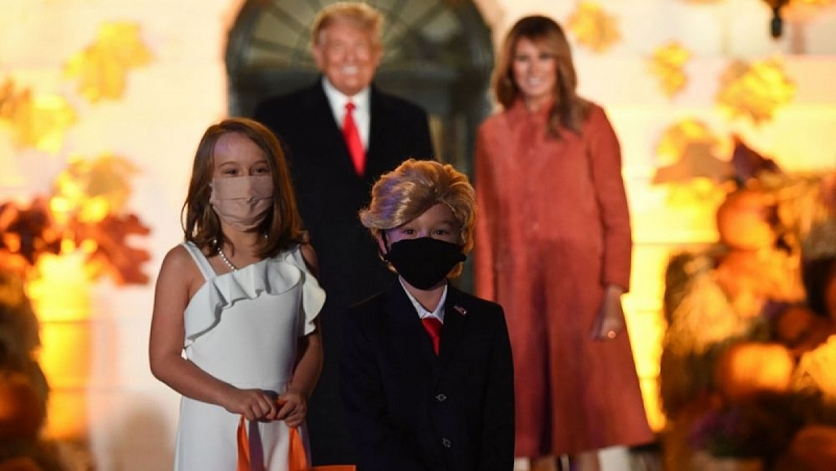 Tổng thống Trump và phu nhân tổ chức Halloween mùa Covid-19. Ảnh: Getty