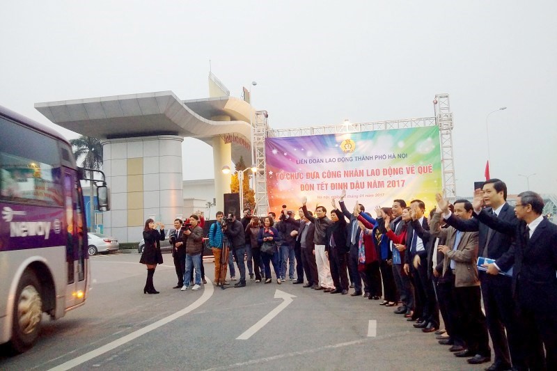 LĐLĐ TP Hà Nội: Hỗ trợ xe đưa 1.400 công nhân về quê đón Tết