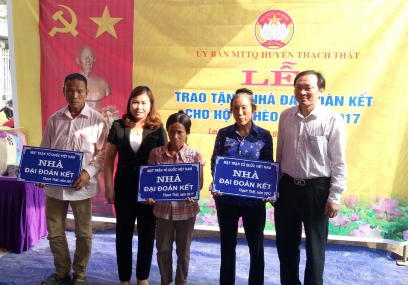 Huyện Thạch Thất: Trao tặng nhà tình nghĩa cho đoàn viên công đoàn