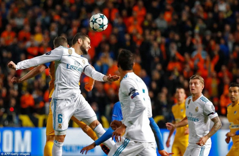 huy diet apoel real madrid ghi ten minh vao vong 18 champions league