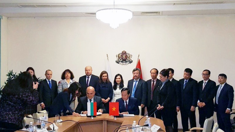 Khai mở hợp tác lao động giữa Việt Nam với Bulgaria