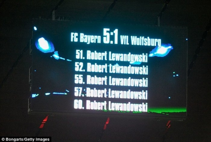 Chân sút Lewandowski nhận liền 4 kỷ lục Guinness!