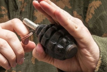 Cặp tình nhân 'buôn' ma túy dùng lựu đạn tấn công cảnh sát