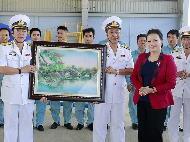 Chủ tịch Quốc hội Nguyễn Thị Kim Ngân thăm, làm việc với các đơn vị hải quân và tỉnh Khánh Hòa