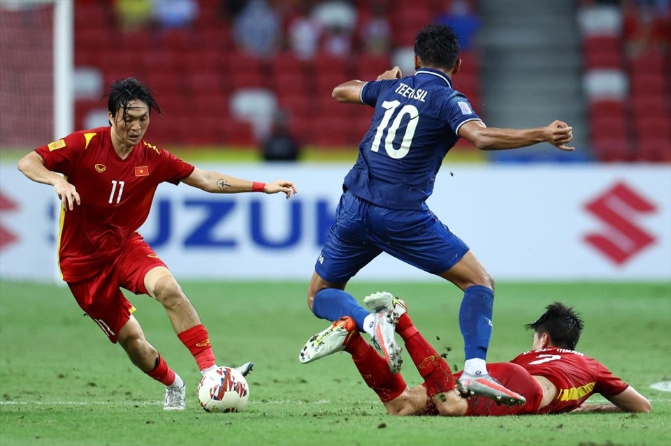 Tuyển Việt Nam thất bại 0-2 trước Thái Lan ở bán kết lượt đi AFF Cup 2020. Ảnh: AFP