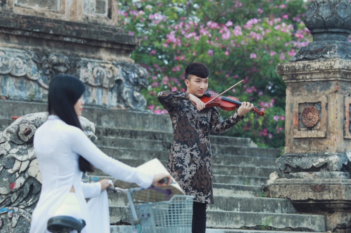 Nghệ sĩ violin Hoàng Rob mang Huế vào "Tự nguyện"