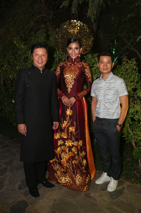 Á hậu Trương Thị May trình diễn áo dài từng thi Miss Universe 2013