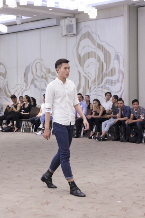 Hàng trăm người mẫu tham dự vòng casting