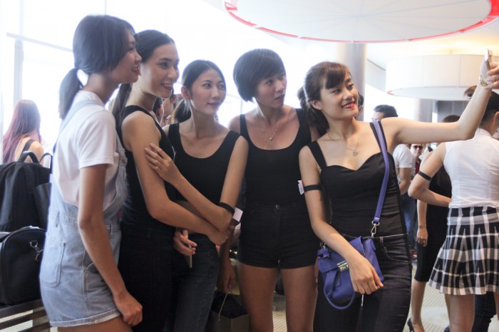 Hàng trăm người mẫu tham dự vòng casting