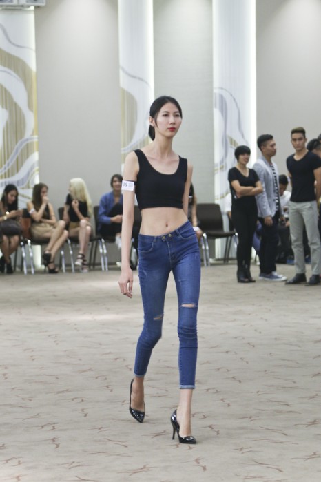 Hàng trăm người mẫu tham dự vòng casting