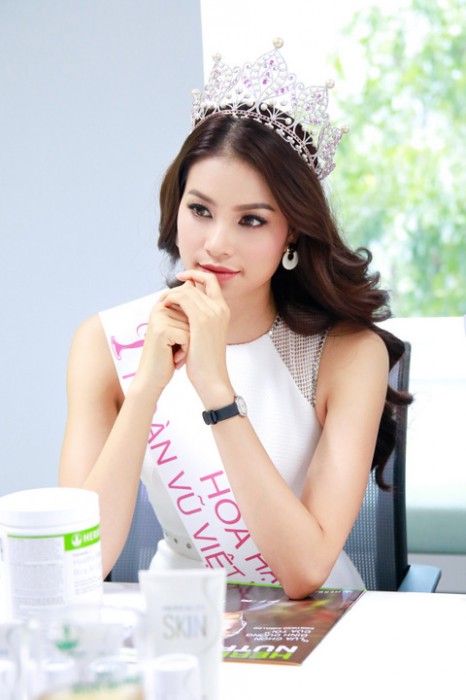 Phạm Hương nỗ lực chuẩn bị chinh phục Miss Universe 2015