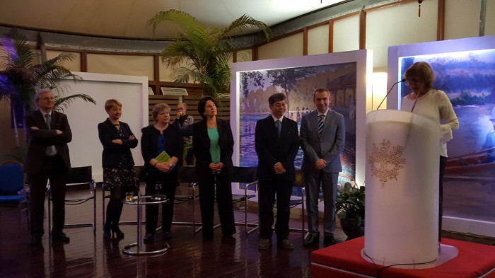 Ông Đỗ Vũ Quỳnh nhận Huân chương Cành cọ Ông Đỗ Vũ Quỳnh nhận Huân chương Cành cọ