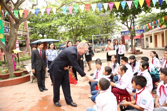 Đại sứ Mỹ tại Việt Nam tham quan nhà máy Ford Hải Dương