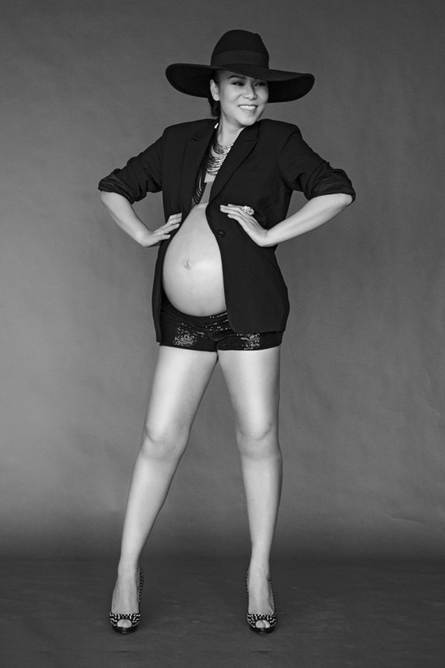 Thu Minh bán nude khoe bụng bầu sắp sinh