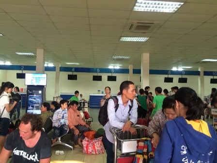 Nhiều hành khách tỏ ra bức xúc vì sự cố sân bay nhưng họ không được thông báo hủy chuyến trước