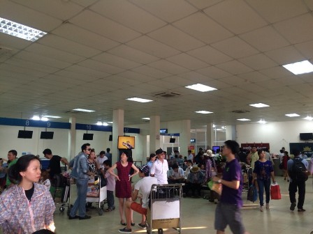 Hành khách nhốn nháo tại sân bay Cát Bi chiều nay
