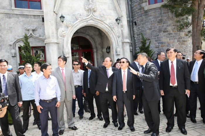 Thủ tướng Lào Thongsing Thammavong thăm khu du lịch Bà Nà Hills
