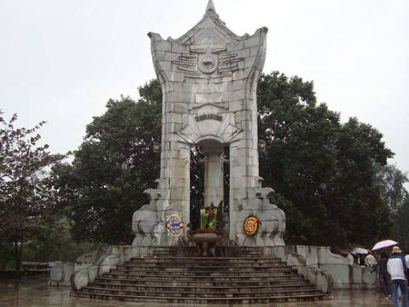 nghia trang truong son nhung ngay thang bay