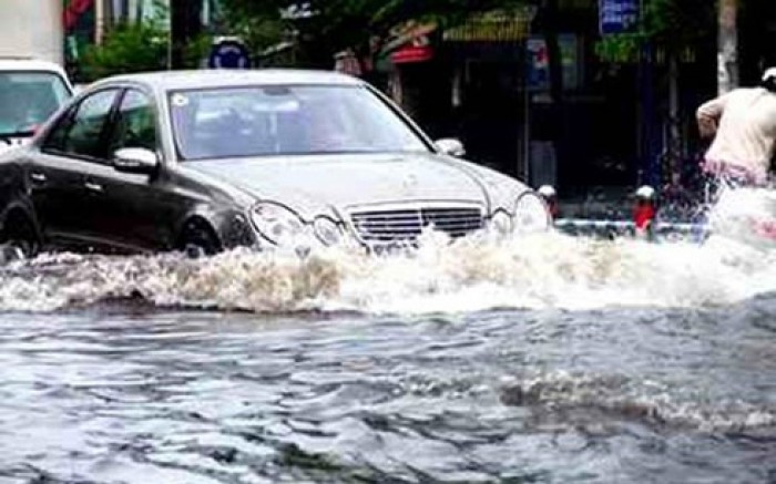Làm gì để “cứu” ô tô ngập nước?
