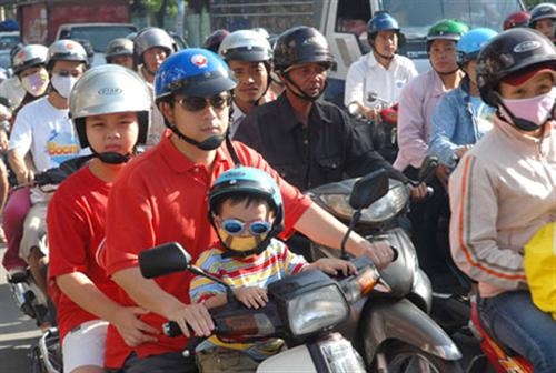 Tỷ lệ đội mũ bảo hiểm tại Việt Nam đạt 9/10 điểm