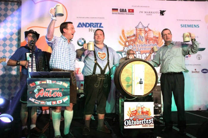 Tưng bừng Lễ hội bia tươi Oktoberfest 2015