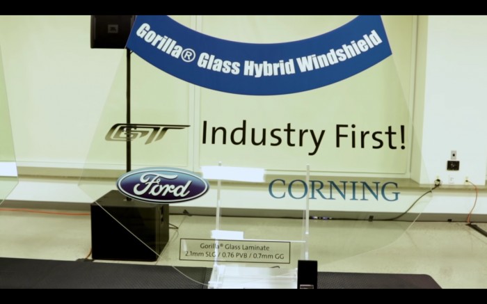 Kính chắn gió Gorilla Glass lai thế hệ mới lầu đầu tiên áp dụng trên xe hơi