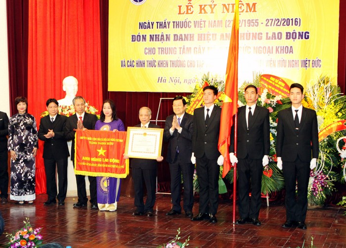 Trung tâm Gây mê – Hồi sức (Bệnh viện Việt Đức) đón nhận danh hiệu Anh hùng Lao động