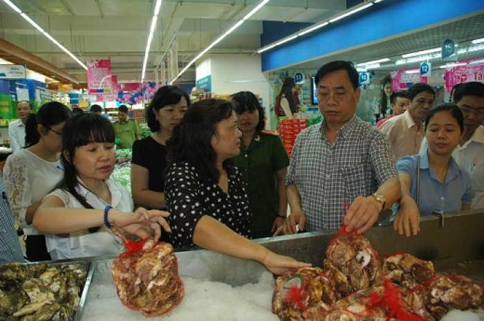 Kiểm tra công tác ATVSTP tại siêu thị Co.opMart Hoàng Mai