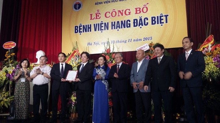 Bệnh viện Việt Đức đón nhận danh hiệu Bệnh viện hạng đặc biệt