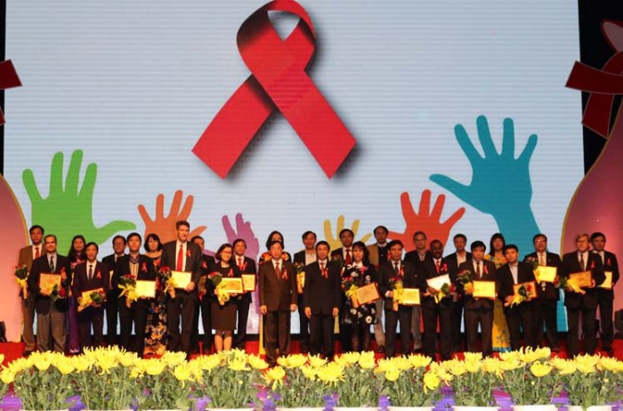 “Vòng tay nhân ái” - Vì bệnh nhân nhiễm HIV/AIDS
