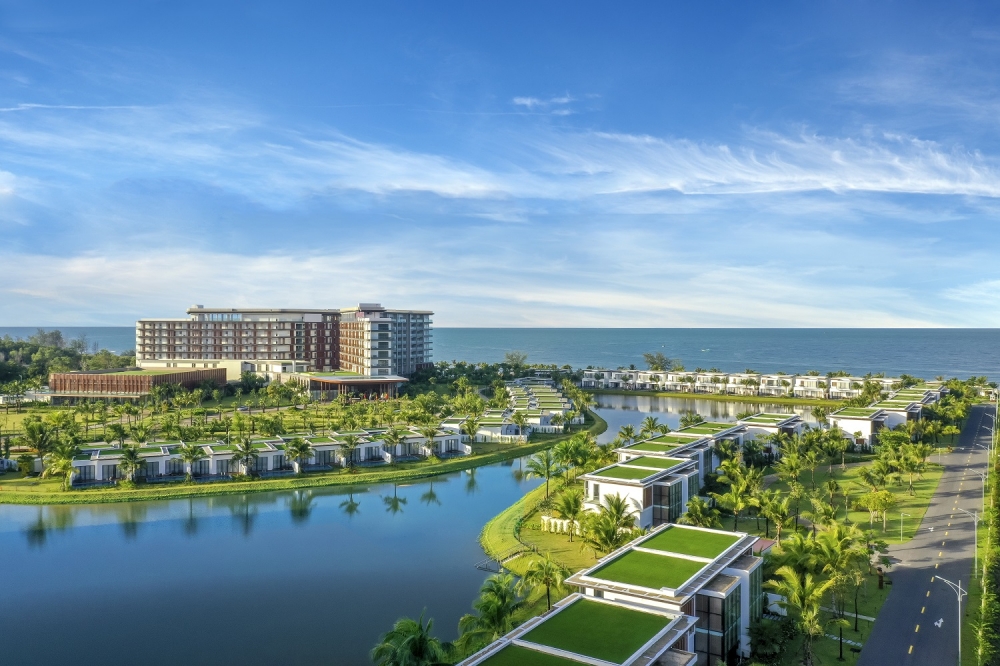 Khu nghỉ dưỡng 5 sao Mövenpick Resort Waverly Phú Quốc do MIKGroup phát triển được phủ xanh từ “lõi”