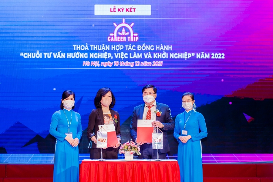 Trung tâm Dịch vụ việc là và Hỗ trợ Thanh thiếu niên Hà Nội ký Biên bản ghi nhớ với Công ty Cổ phần 4SV Việt Nam để hình thành nền tảng chân dung số cho các bạn học sinh,