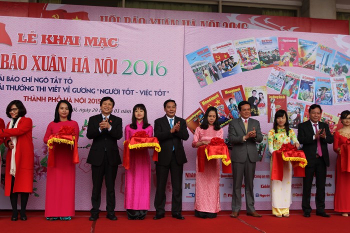Tưng bừng khai mạc Hội báo Xuân Hà Nội năm 2016