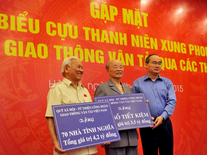 Đồng chí Nguyễn Thiện Nhân gặp mặt cựu TNXP các thời kỳ.