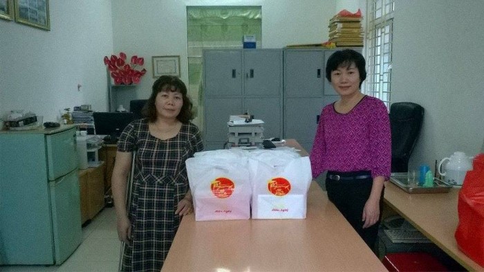 Liên đoàn Lao động huyện Thanh Trì trao quà trung thu cho trẻ khuyết tật