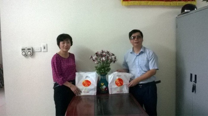 Liên đoàn Lao động huyện Thanh Trì trao quà trung thu cho trẻ khuyết tật