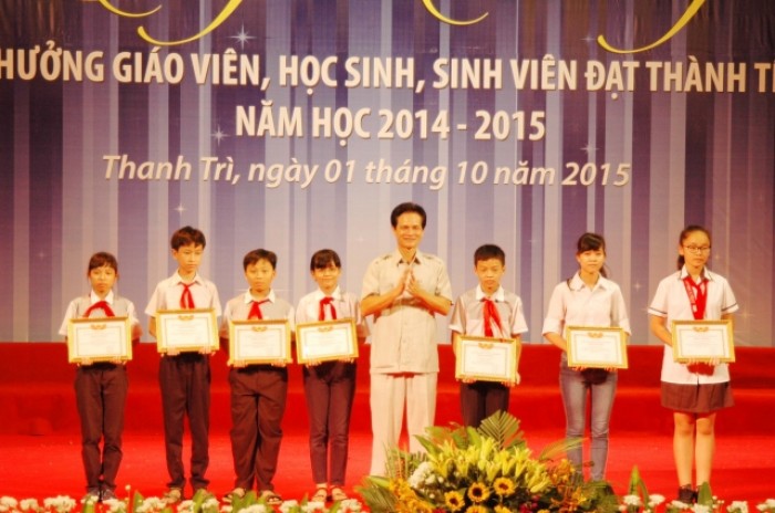 Huyện Thanh Trì khen thưởng giáo viên và học sinh đạt thành tích cao