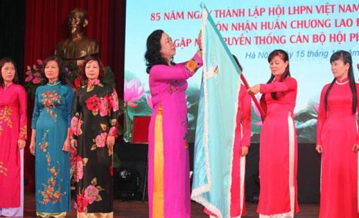 Hội LHPN Hà Nội đón nhận huân chương Lao động hạng Nhất