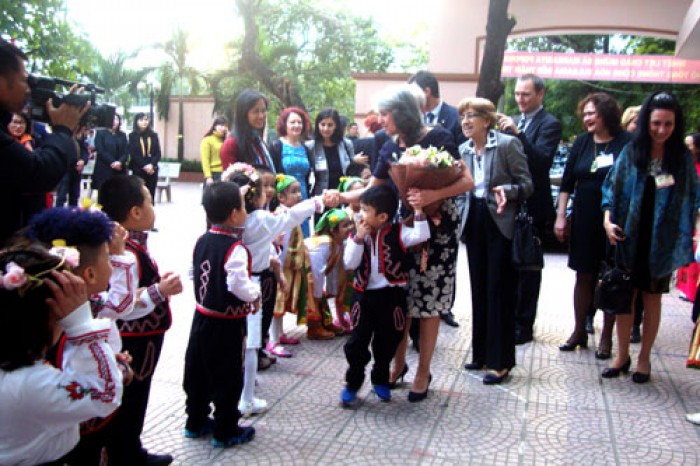 Phó Tổng thống Bulgaria thăm trường Mầm non Việt - Bun