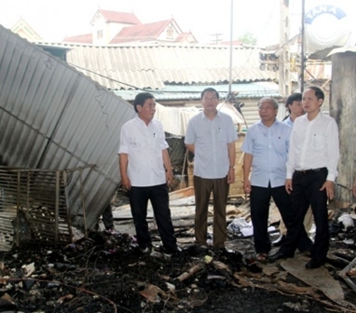 Lãnh đạo tỉnh Hà Tĩnh thị sát, chỉ đạo sớm khắc phục hậu quả vụ cháy chợ Bộng