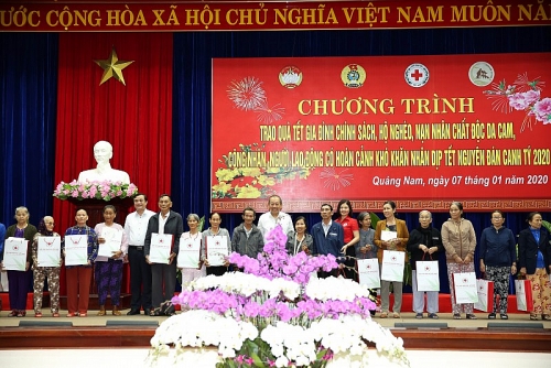 Phó Thủ tướng Thường trực trao quà Tết gia đình chính sách, công nhân lao động tỉnh Quảng Nam