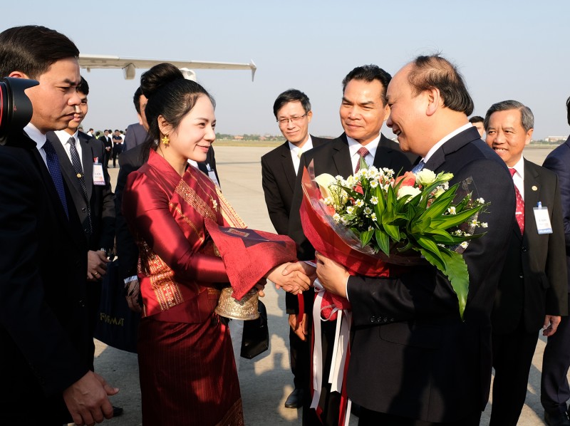 Thủ tướng Nguyễn Xuân Phúc kết thúc chuyến tham dự kỳ họp lần thứ 40 Ủy ban liên Chính phủ Việt Nam - Lào