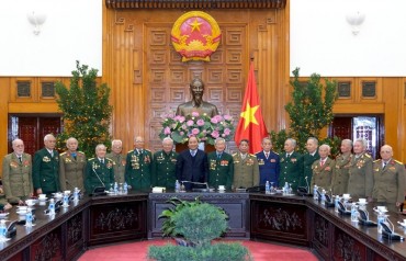 Thủ tướng gặp mặt các cựu chiến binh Điện Biên Phủ