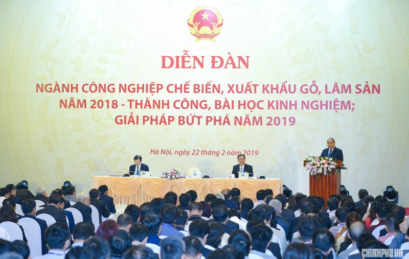 Thủ tướng Nguyễn Xuân Phúc: Chúng ta cần biến Việt Nam trở thành một công xưởng đồ gỗ