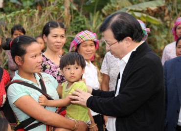 Phó thủ tướng Trịnh Đình Dũng: Đồng bào sẽ không thể hết nghèo nếu không có đất đai...
