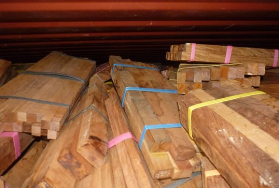 Bắt nhóm trộm hơn 30 tấn gỗ hương