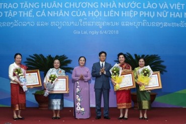 Phó Thủ tướng Vũ Đức Đam dự lễ trao tặng Huân chương của hai Nhà nước Việt Nam, Lào